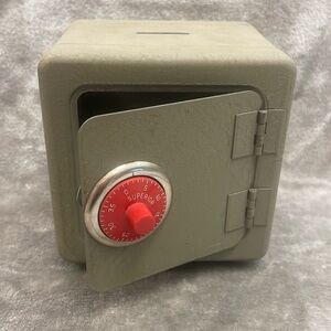 Vintage Superior 1960’s Fort Knox Metal Toy Safe Combination Coin Bank. B
